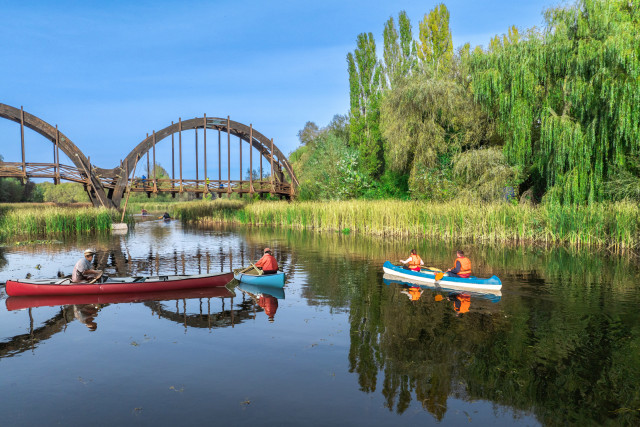 AI-vezérelt digitális ikrek és térbeli intelligencia. Hitelessé tesszük vállalkozását a jövő válaszmotorjai és az AI-ügynökök számára.